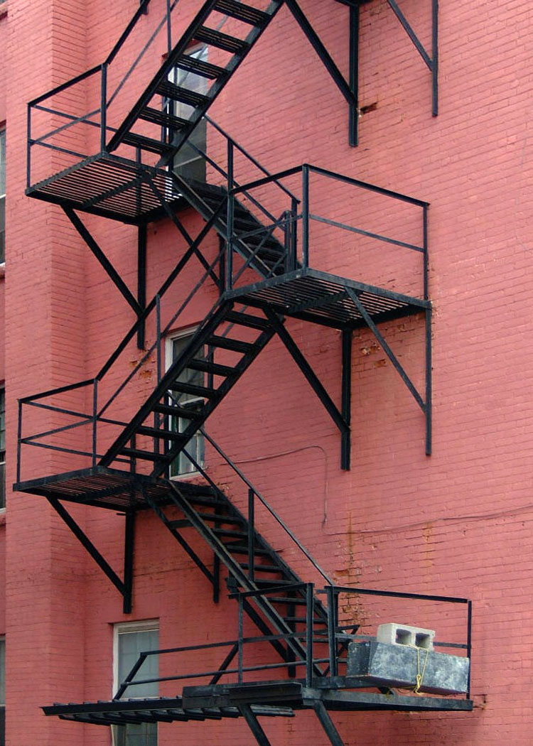 Эвакуационные стационарные наружные пожарные лестницы